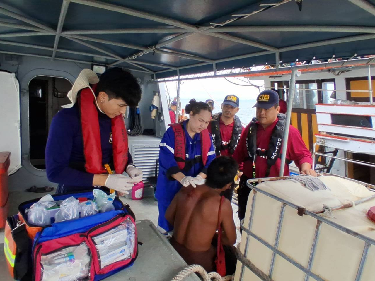 ศรชล.จว.ปข. และ ศคท.จว.ปข. บูรณาการตำรวจน้ำ ให้การช่วยเหลือลูกเรือประมงประสบอุบัติเหตุระหว่างการทำการประมงกลางทะเล